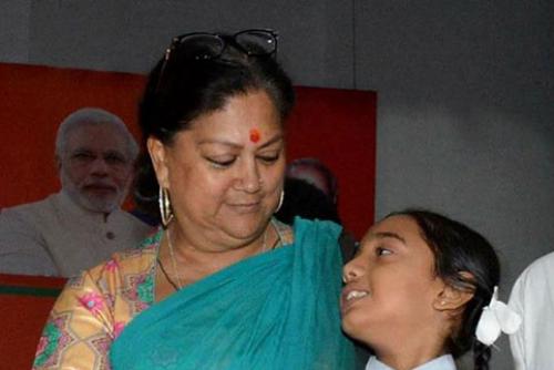 Praizi Saraiya D/o Shalin Saraiya with Rajasthan Chief Minister during her Dungarpur Visit